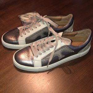 NWOT Frye Ivy Logo Patch sneakers